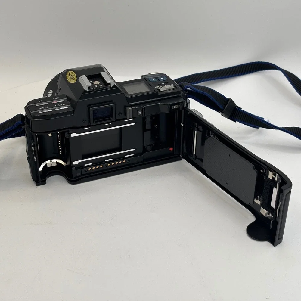 Minolta Maxxum 7000 35mm SLR Film Camera with 50mm f1.7 Lens and 2800 AF Flash